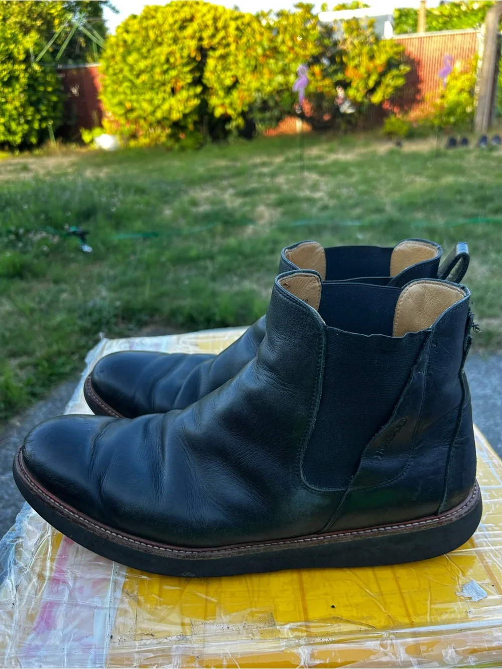Vibram M2071-048 Men’s Black Leather Slip On Chelsea Boots Size 11
